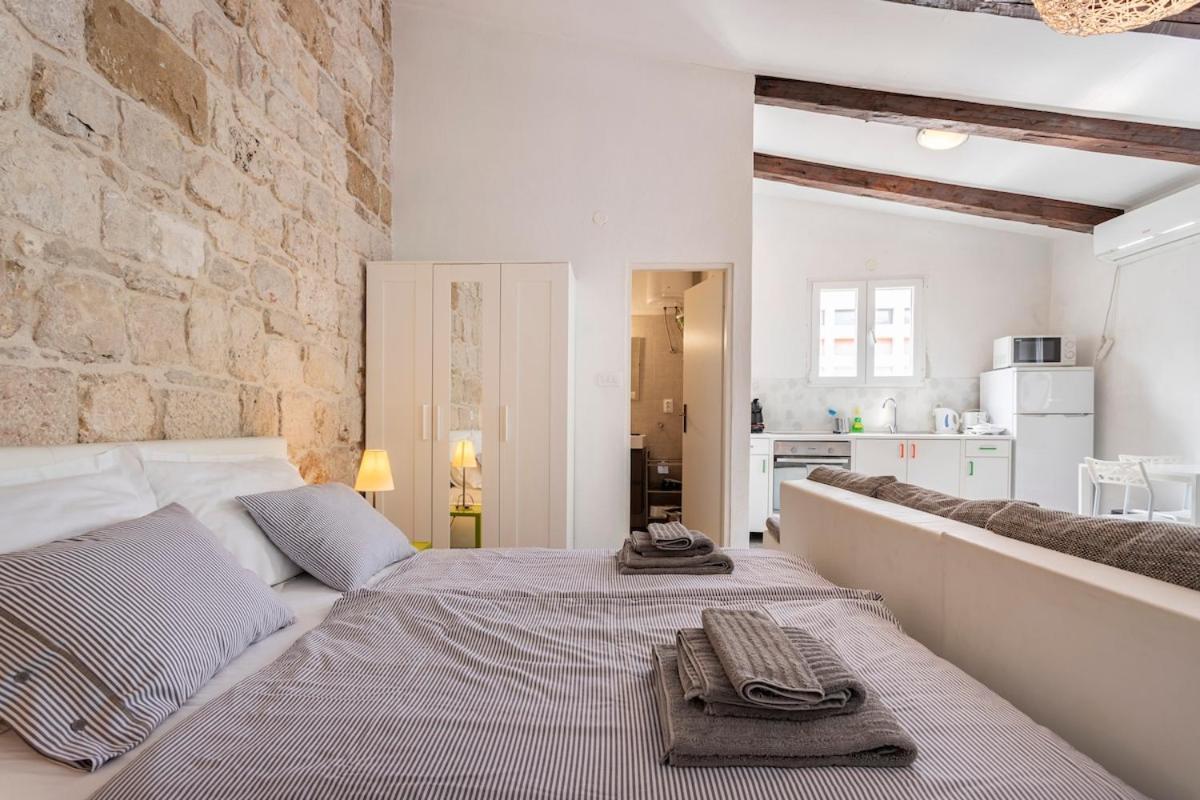 Apartments Martinis Βις Εξωτερικό φωτογραφία