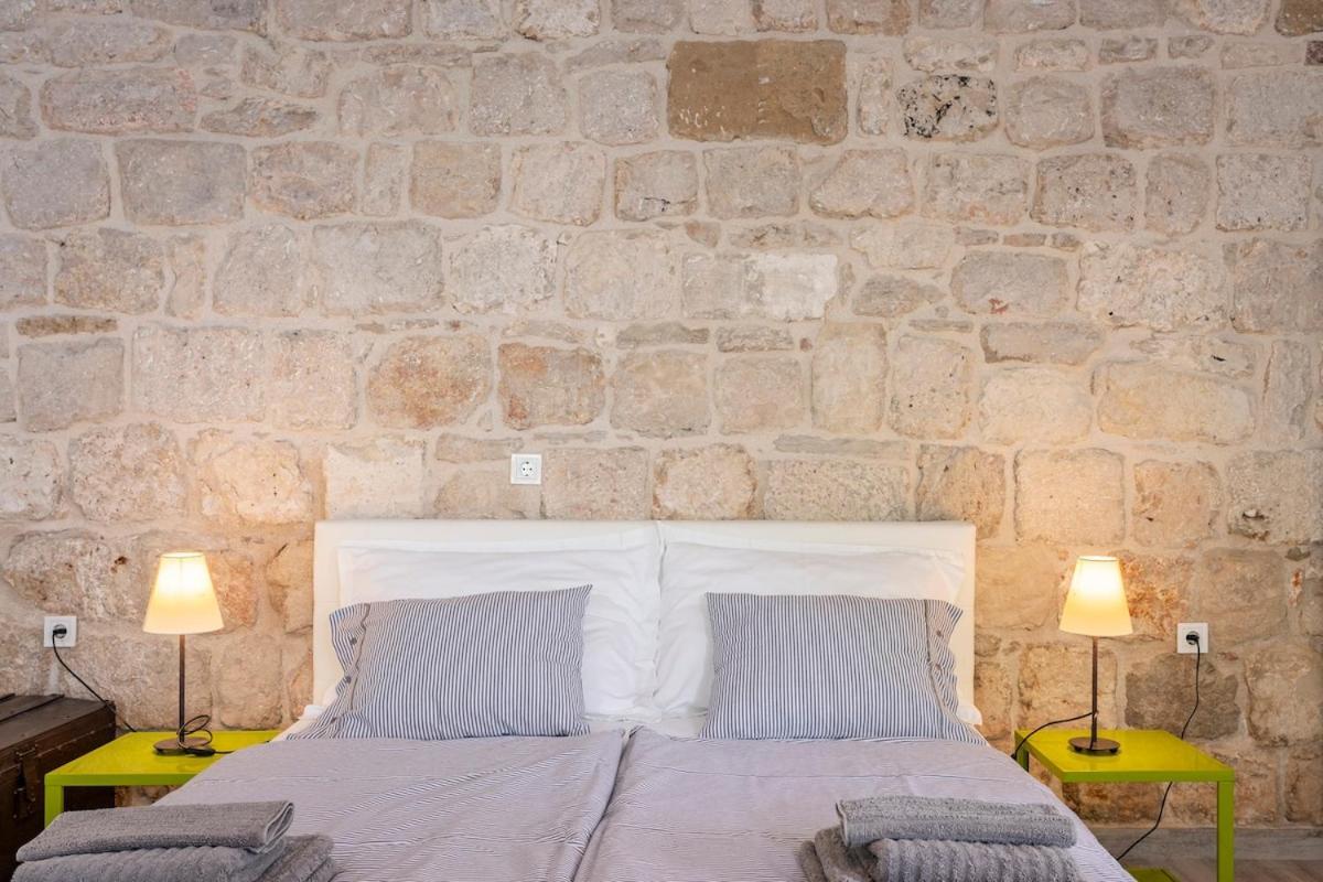 Apartments Martinis Βις Εξωτερικό φωτογραφία