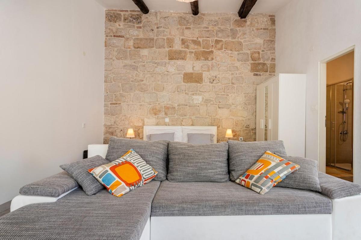 Apartments Martinis Βις Εξωτερικό φωτογραφία