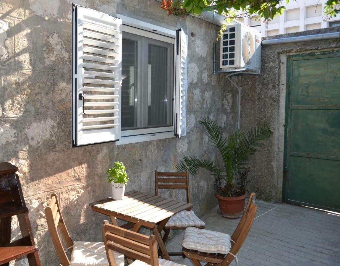 Apartments Martinis Βις Εξωτερικό φωτογραφία