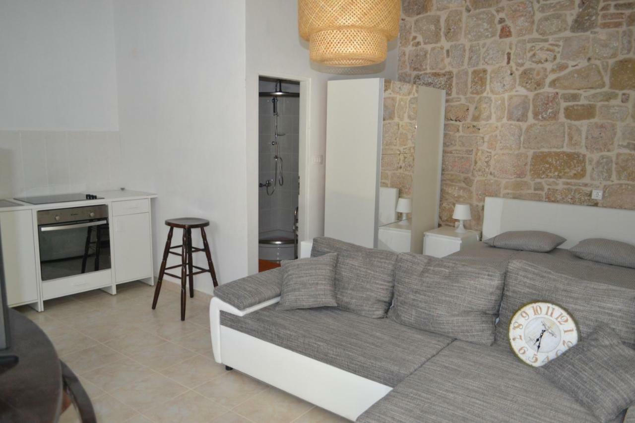 Apartments Martinis Βις Εξωτερικό φωτογραφία
