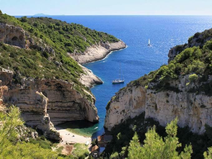 Apartments Martinis Βις Εξωτερικό φωτογραφία